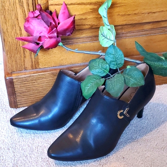 Calvin Klein sz 9 , ( more 8.5) wedges. Never worn! - Picture 1 of 7